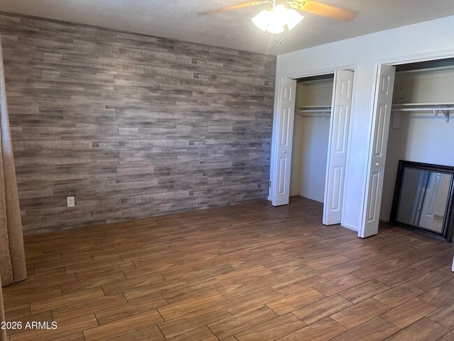 Building Photo - 308 E Ellis Dr