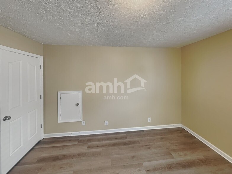 Building Photo - 8824 Cressent Glen Ct