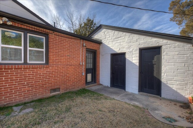 Building Photo - 1223 E 31st St