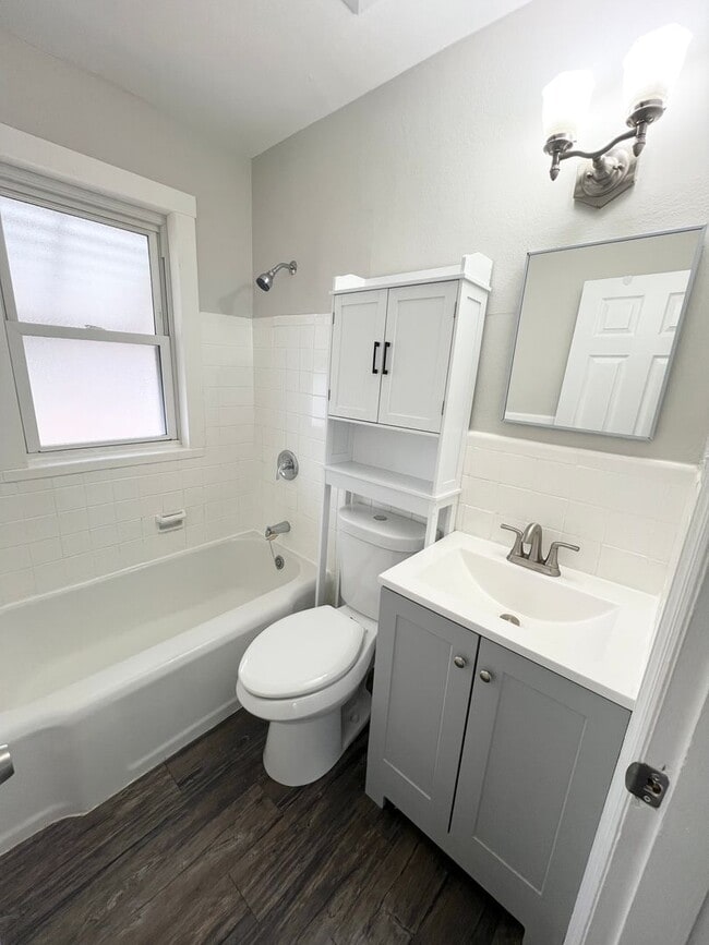 Building Photo - 1465 W Duchesne Dr