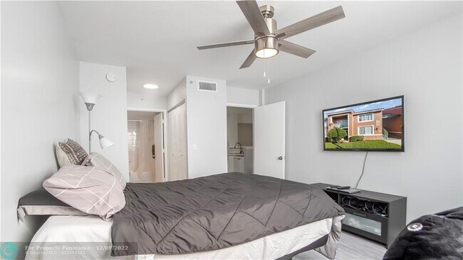 Building Photo - 7880 Sonoma Springs Cir