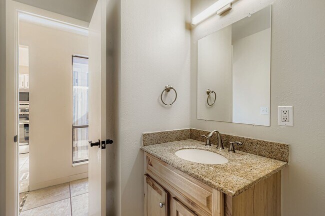 Building Photo - Fantastic Location Near Kendrick Lake Park!