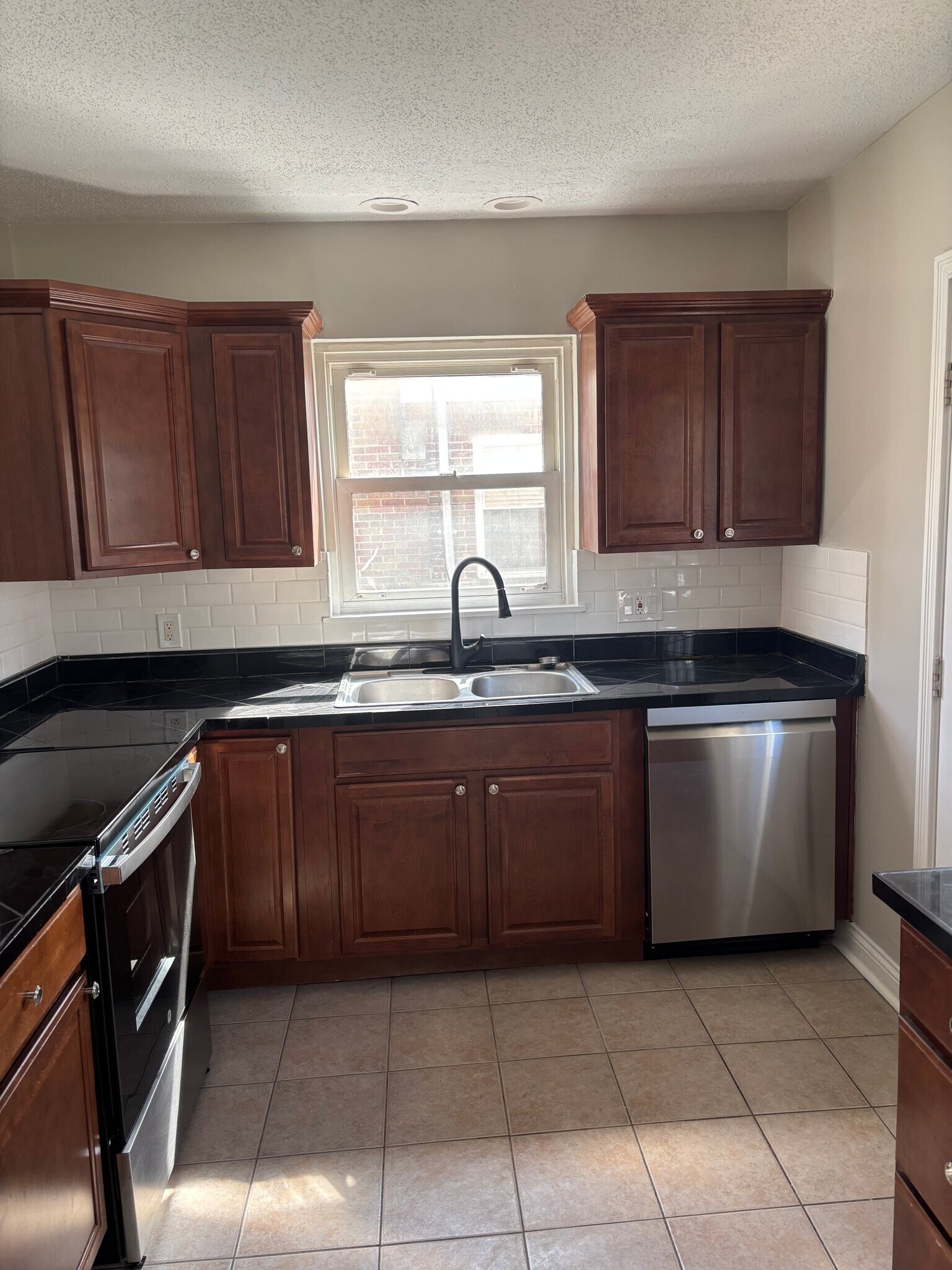 Building Photo - 1209 Covedale Ave