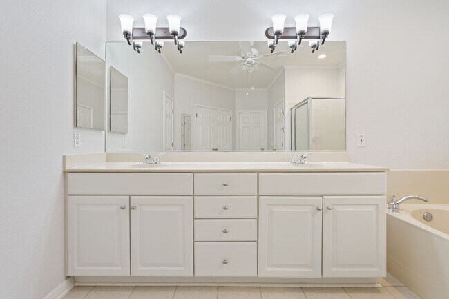 Building Photo - 102 Teacup Cove