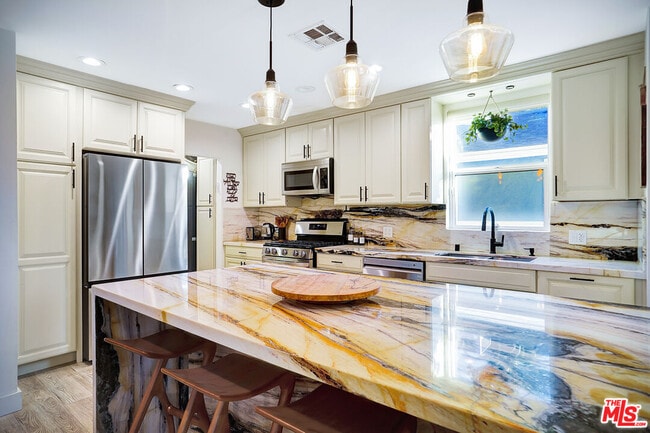 Building Photo - 5630 Gentry Ave