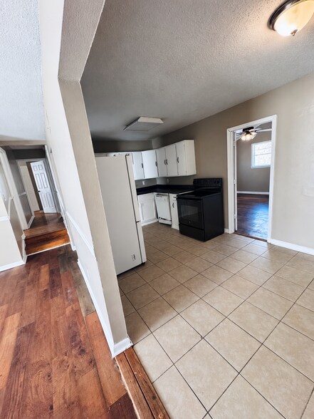 Kitchen - 1530 Bennington Cv