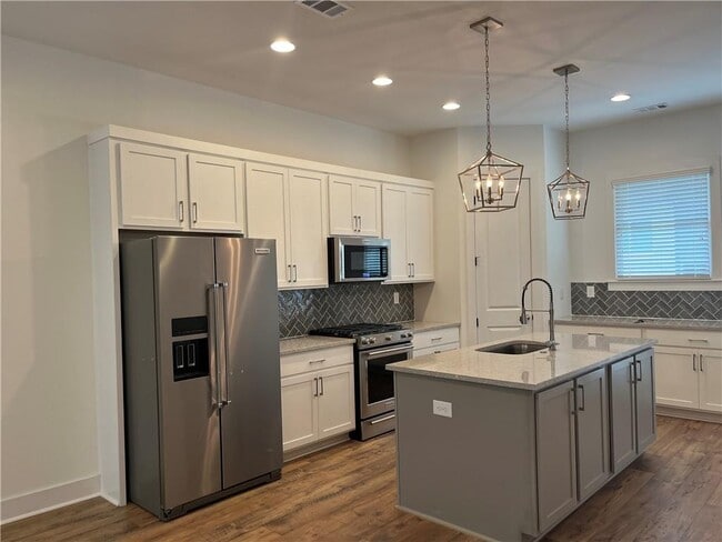 Building Photo - 5603 W Pine St