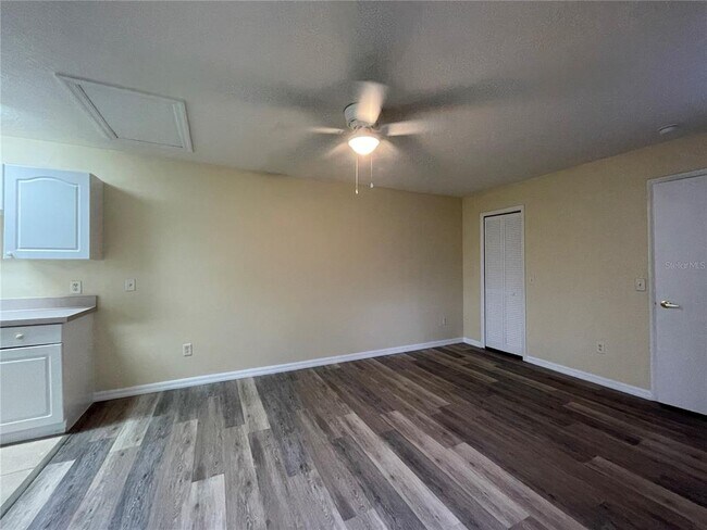 Building Photo - 525 ORCHID Dr