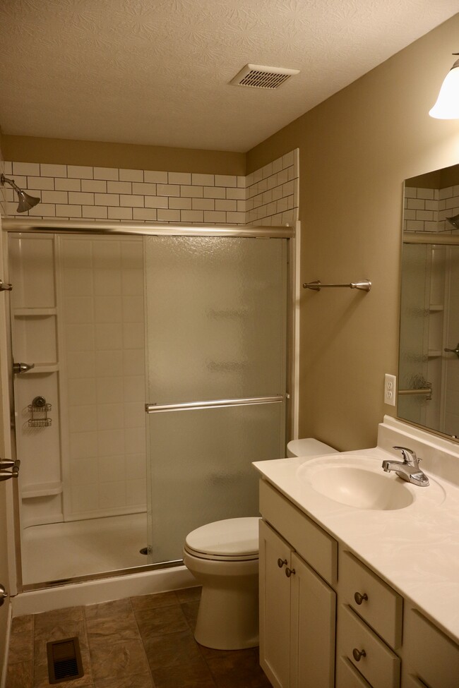 MASTER BATH WITH 2 SINKS - 6215 Prairiefire Ave