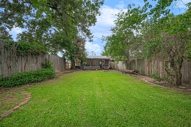 Building Photo - 4304 Sherwood Ln
