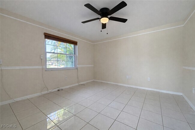 Building Photo - 1010 SE 43rd Terrace