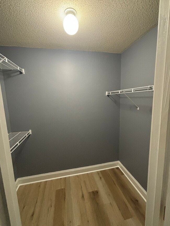 Building Photo - 864 Burnside Dr