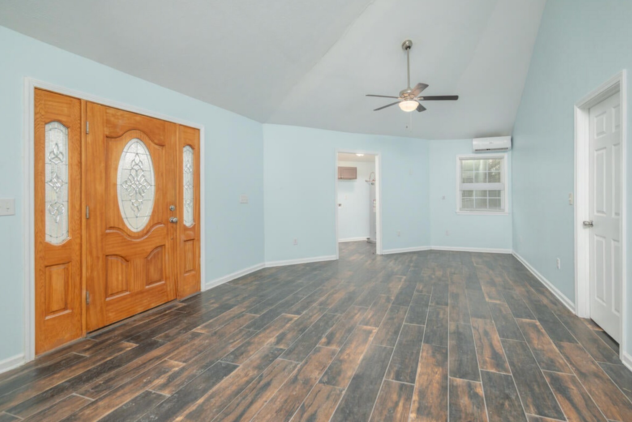 Building Photo - 715 Roundhouse Rd