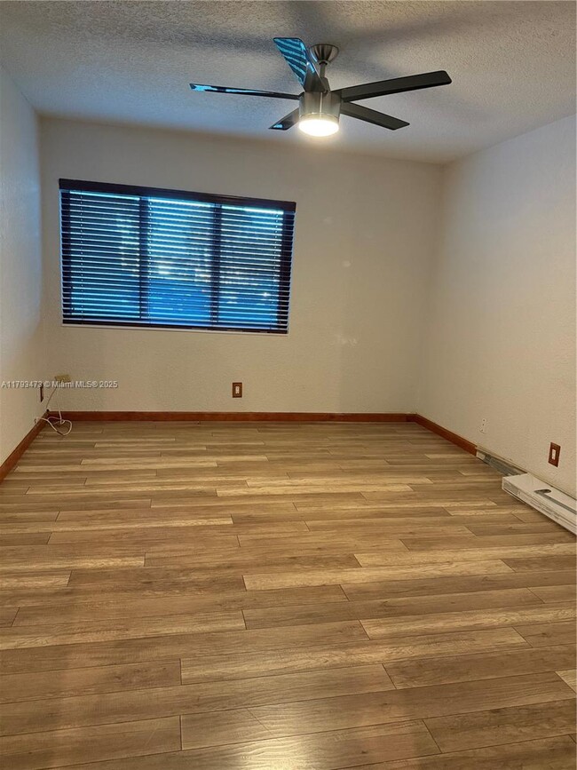 Building Photo - 120 Lakeview Dr