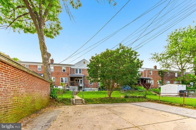 Building Photo - 1840 Deveron Rd