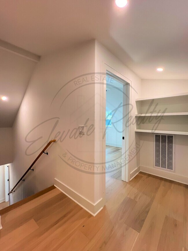 Building Photo - Modern Elegance in the Heart of Nashville ...