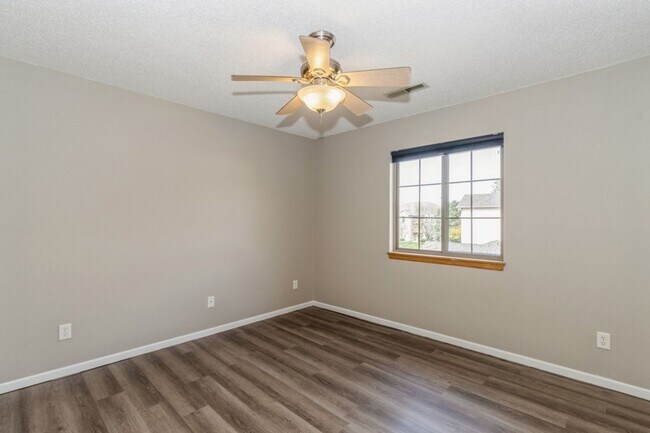 Building Photo - Updated 2 Bedroom with Garage and Off Street Parking Included!