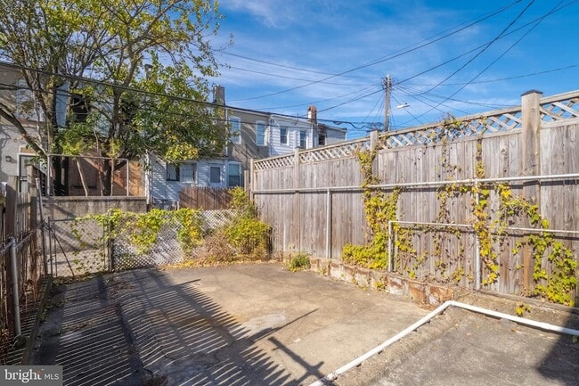 Building Photo - 224 N Milton Ave