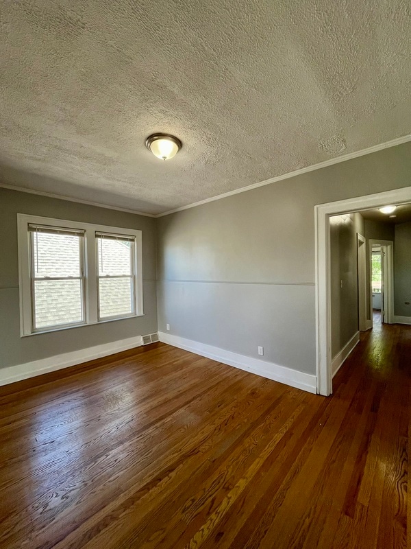 Building Photo - 168 Bondie St