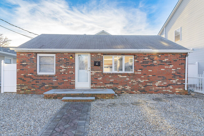 Primary Photo - 11 Spindrift Rd