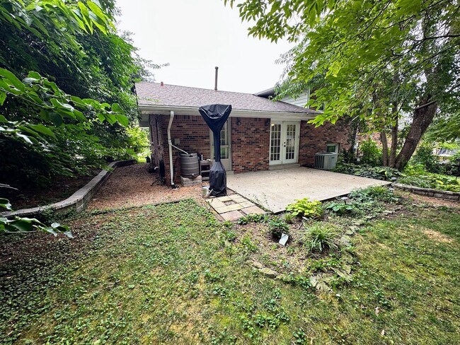 Building Photo - AVAILABLE NOW! Spacious 4 BR, 2 Bath House! Wood Floors, Attached Garage, W/D Included