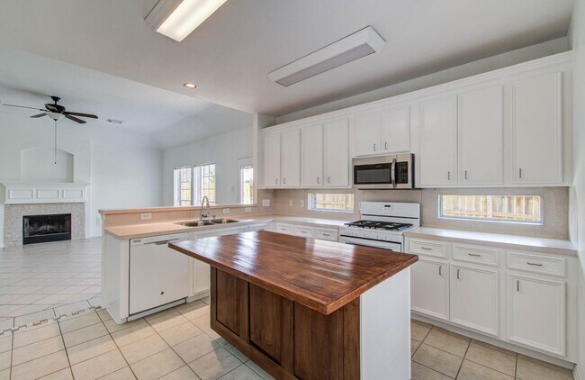 Building Photo - 2518 Trotter Dr