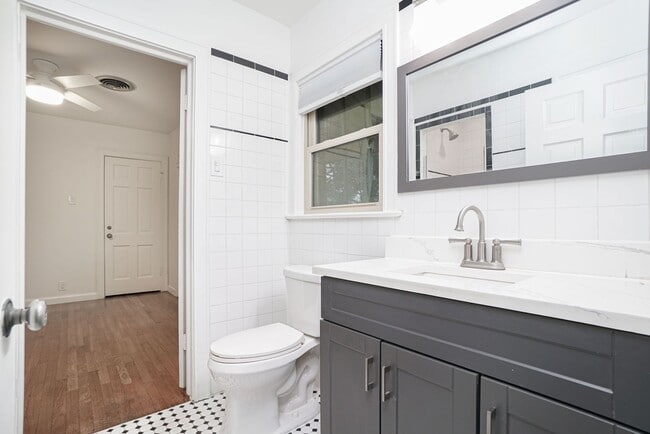 Building Photo - Luxury 4-Bedroom Home with 3,400+ Sq Ft in Prime San Antonio Location