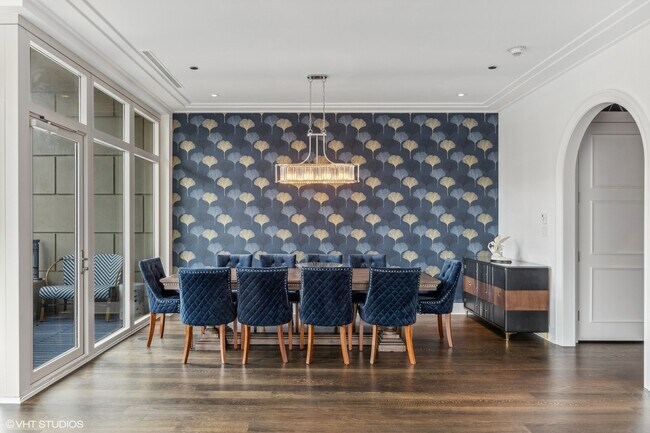 Building Photo - 118 E Erie St