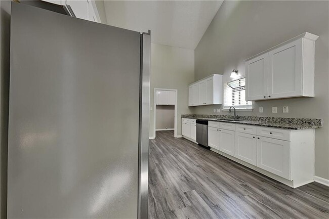 Building Photo - 548 Julius Dr