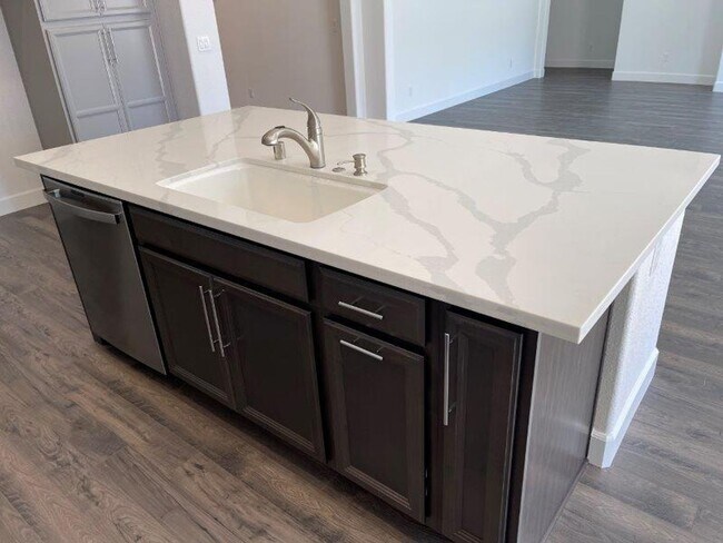 Building Photo - Fabulous Single Level 4 Bedroom in 95757