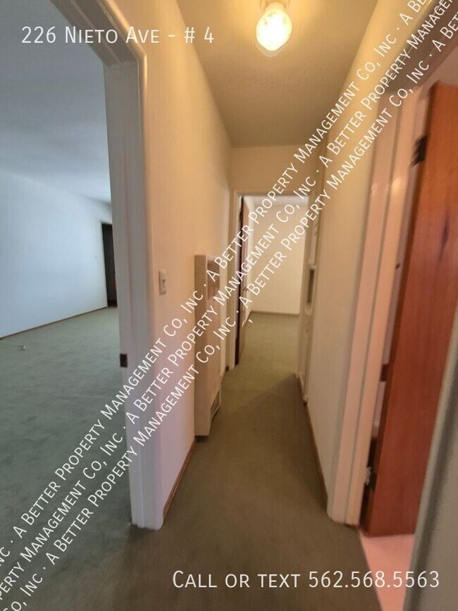 Building Photo - 226 Nieto Ave