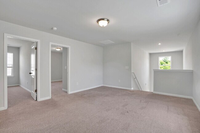 Building Photo - Elegant 4 Bedroom 2.5 Bathroom Home Near Downtown Greenville $2,400/mo rent