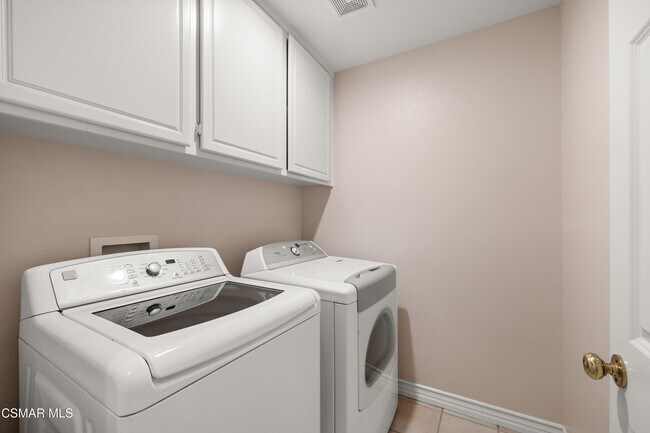 Building Photo - 615 Camino Del Lago