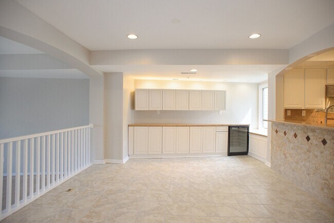 Building Photo - Townhome in the desired Chesapeake Harbour!!!