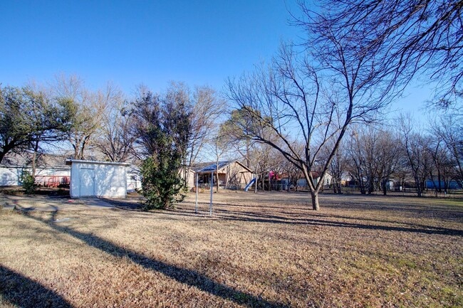 Building Photo - Available Mid July! 3-bedroom 1 bath for lease in Cleburne