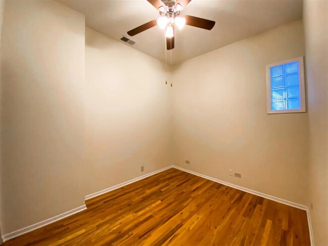 Building Photo - 1509 W Fullerton Ave
