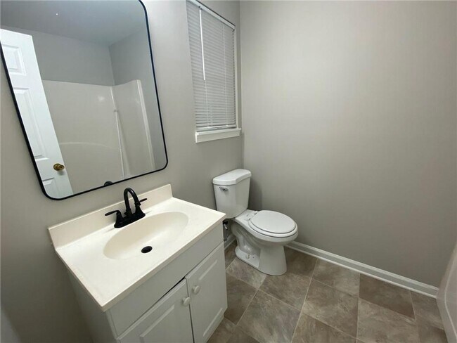 Building Photo - 130 River Pointe Ct SW