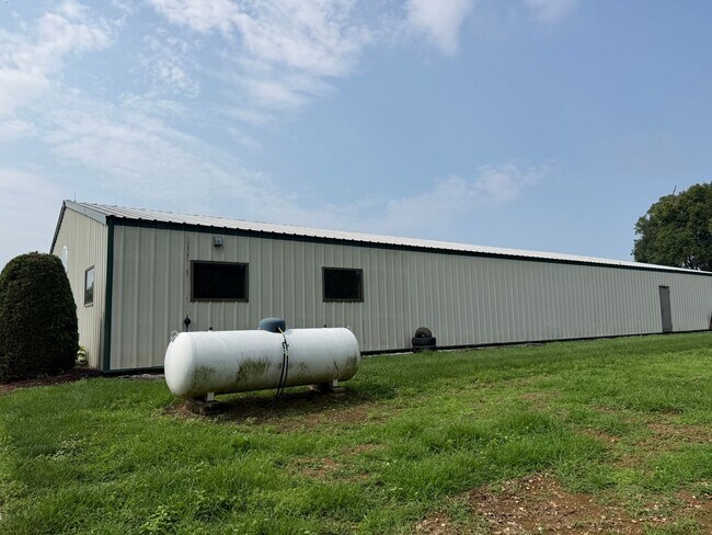 Building Photo - 1695 Louser Rd