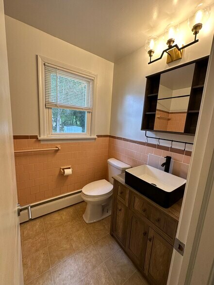 Primary bathroom - 2317 Francine Rd