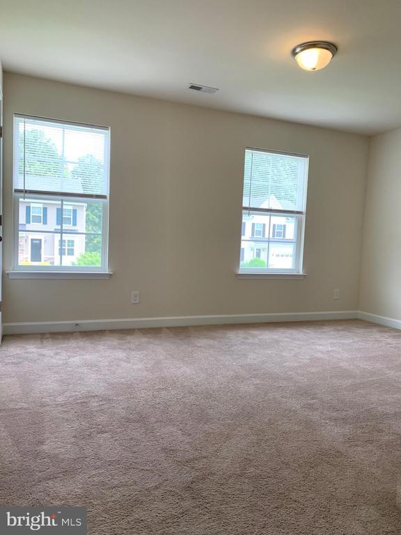 Building Photo - 6922 Lunette Ln