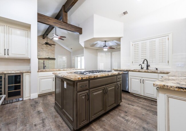 Building Photo - 585 E Chesapeake Cir