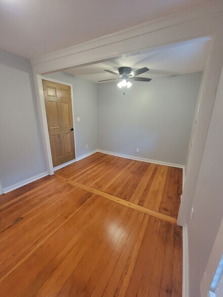 Bedroom - 218 Chatham Ave