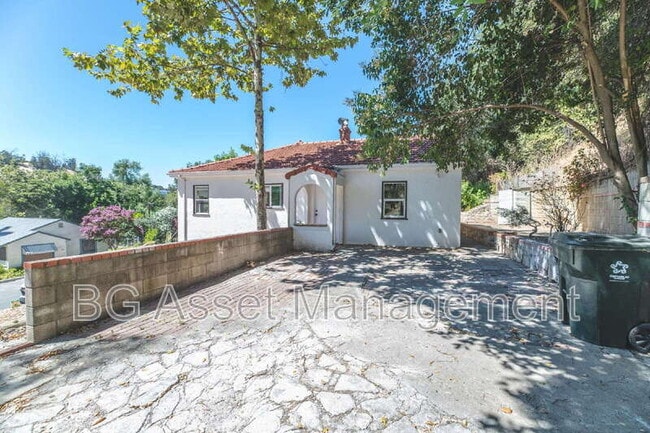 Building Photo - 2801 Sabral Cir