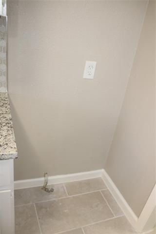 Building Photo - 2730 King Cole Dr