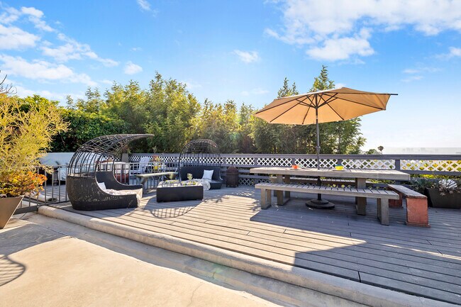 Outside Entertainment Area - 4557 Don Milagro Dr