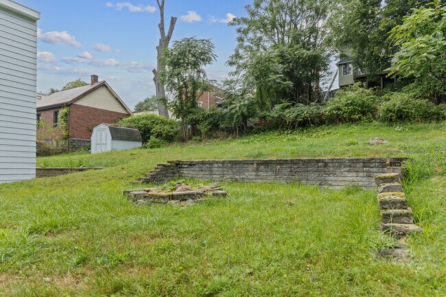 Building Photo - 392 Calderwood Ave