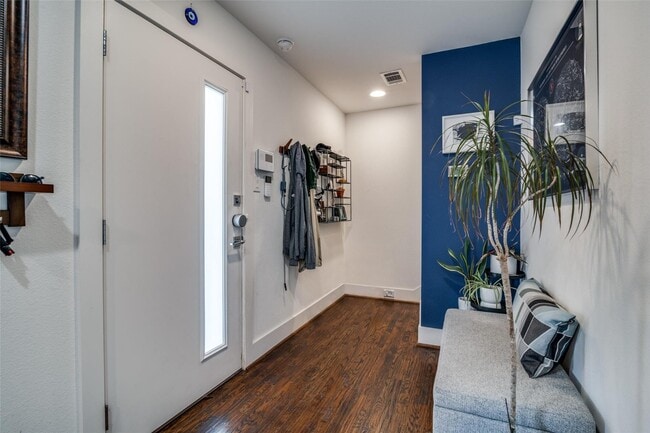 Building Photo - Prime Lower Greenville location with an open floorplan!