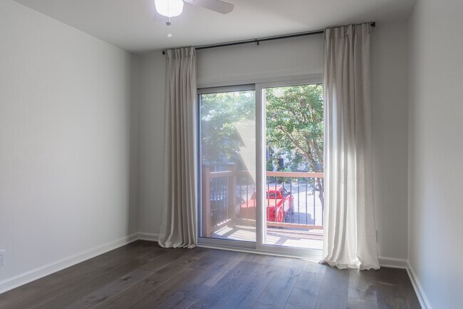 Building Photo - 1613 Valencia Way