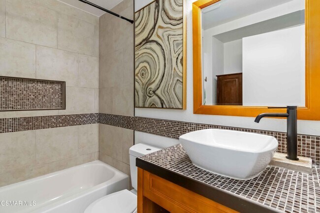 Building Photo - 646 Via Colinas