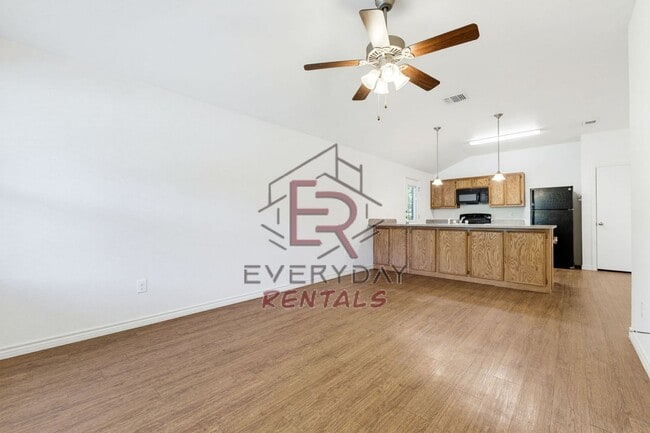Building Photo - 913 Ashwood St